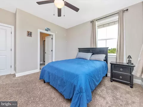 Bedroom - 14671 Sugarland Rd, Poolesville, MD 20837 photo 6 of 8