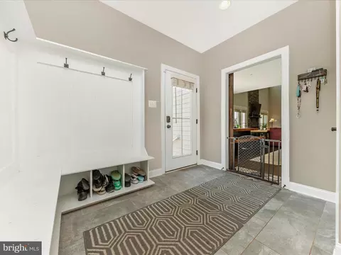 Entry Way - 14671 Sugarland Rd, Poolesville, MD 20837 photo 2 of 6
