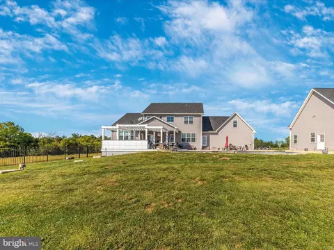 Exterior - 14671 Sugarland Rd, Poolesville, MD 20837 photo 14 of 16