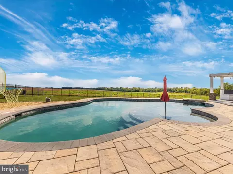 Exterior - 14671 Sugarland Rd, Poolesville, MD 20837 photo 10 of 16