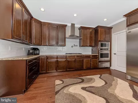 Kitchen - 14671 Sugarland Rd, Poolesville, MD 20837 photo 3 of 5