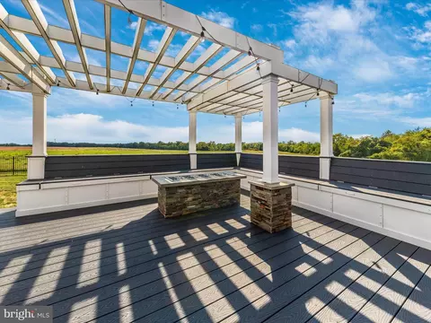 Exterior - 14671 Sugarland Rd, Poolesville, MD 20837 photo 8 of 16