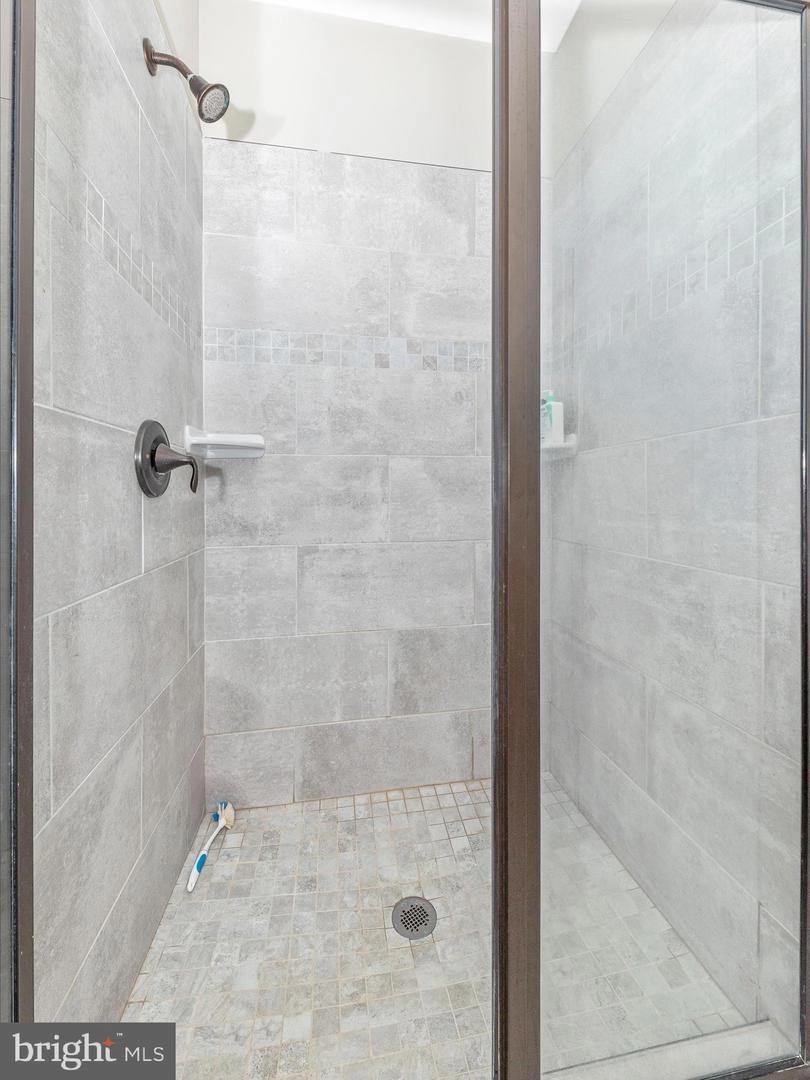 Bath - 14671 Sugarland Rd, Poolesville, MD 20837 photo 7 of 8