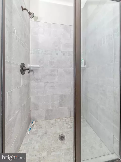 Bath - 14671 Sugarland Rd, Poolesville, MD 20837 photo 7 of 8