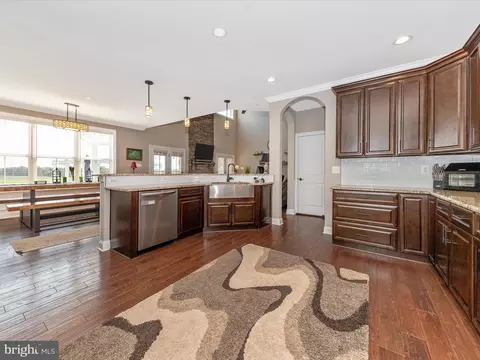 Kitchen - 14671 Sugarland Rd, Poolesville, MD 20837 photo 5 of 5