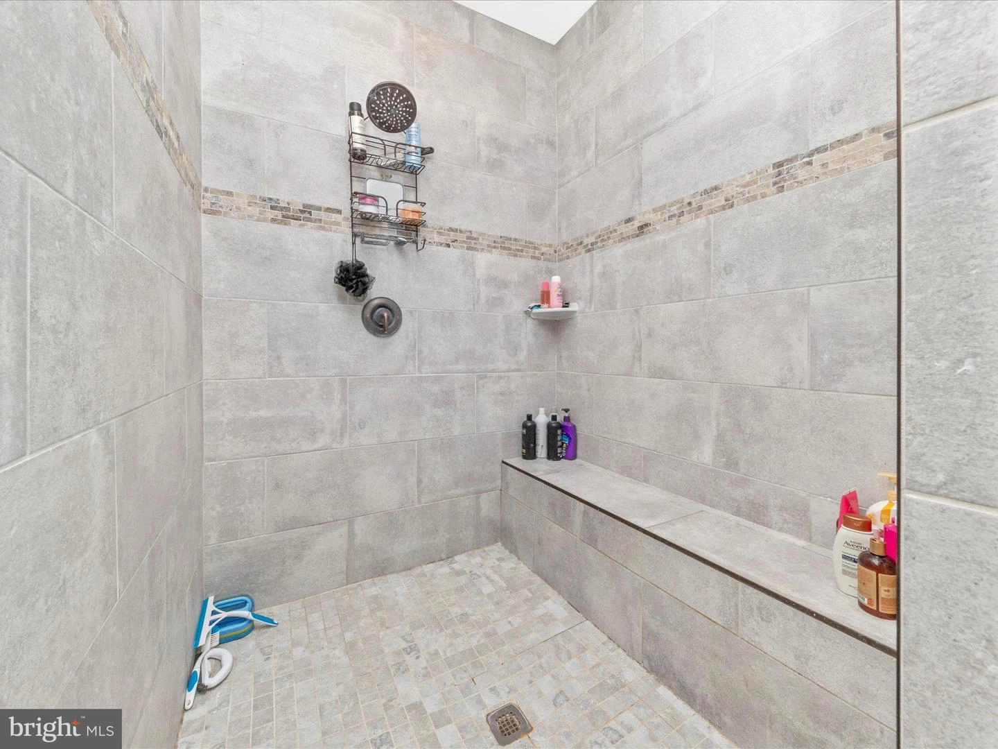 Bath - 14671 Sugarland Rd, Poolesville, MD 20837 photo 2 of 8