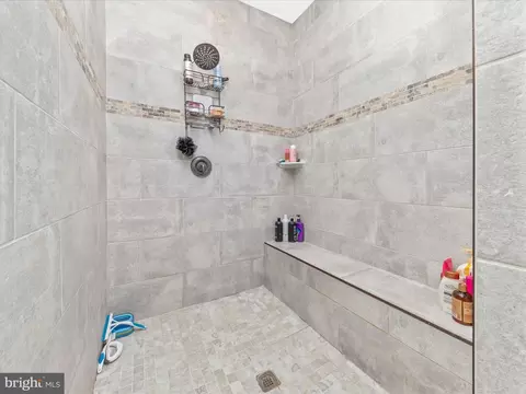 Bath - 14671 Sugarland Rd, Poolesville, MD 20837 photo 2 of 8