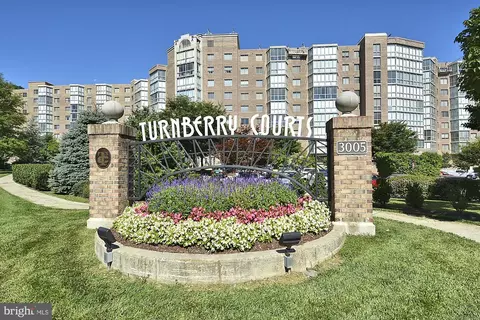 3005 S Leisure World Blvd #421, Silver Spring, MD 20906