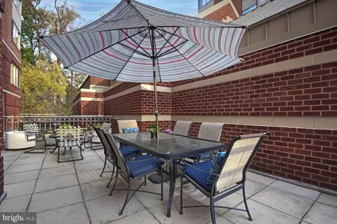 5802 Nicholson Ln #2-206, Rockville, MD 20852