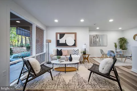 180 Talbott St #T4, Rockville, MD 20852