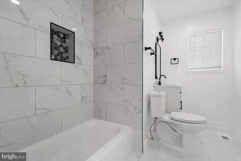Entry Way - 9506 Biltmore Dr, Silver Spring, MD 20901 photo 5 of 8