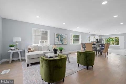 Entry Way - 9506 Biltmore Dr, Silver Spring, MD 20901 photo 1 of 8