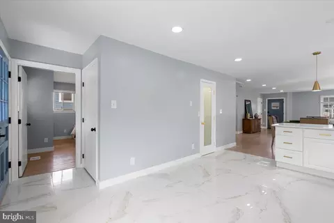 Entry Way - 9506 Biltmore Dr, Silver Spring, MD 20901 photo 2 of 8