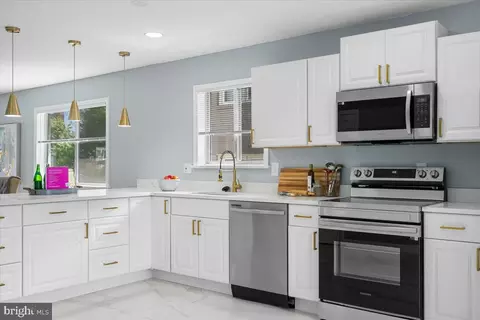 Kitchen - 9506 Biltmore Dr, Silver Spring, MD 20901 photo 2 of 4