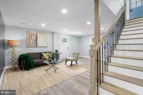 Entry Way - 9506 Biltmore Dr, Silver Spring, MD 20901 photo 7 of 8
