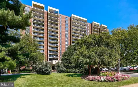 7401 Westlake Ter #514, Bethesda, MD 20817