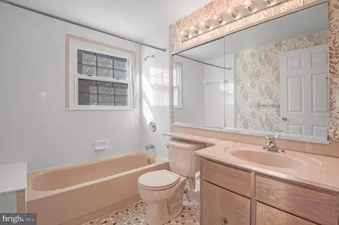 Bath - 14001 Beechvue Ln, Silver Spring, MD 20906 photo 4 of 4