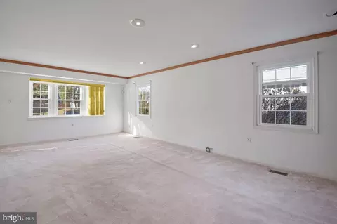 Living - 14001 Beechvue Ln, Silver Spring, MD 20906 photo 2 of 3