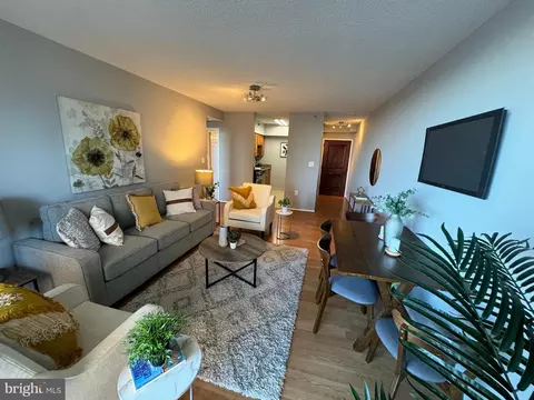 4801 Fairmont Ave #603, Bethesda, MD 20814