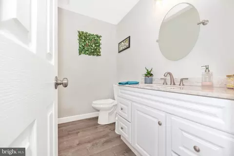 Entry Way - 143 Amberleigh Dr, Silver Spring, MD 20905 photo 2 of 5