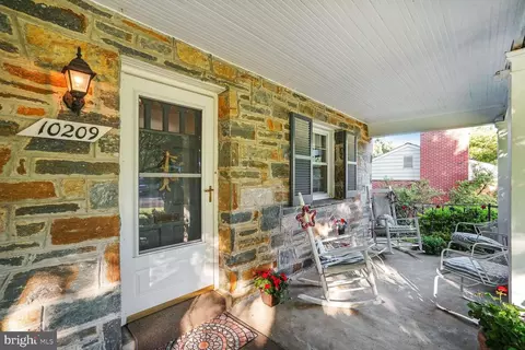 10209 Edgewood Ave, Silver Spring, MD 20901 photo 2
