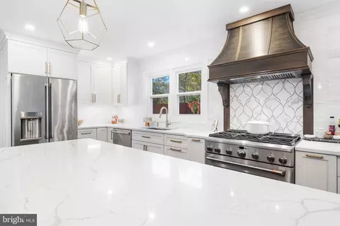 Kitchen - 15304 Watergate Rd, Silver Spring, MD 20905 photo 4 of 6