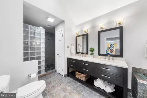 Bath - 15304 Watergate Rd, Silver Spring, MD 20905 photo 2 of 9