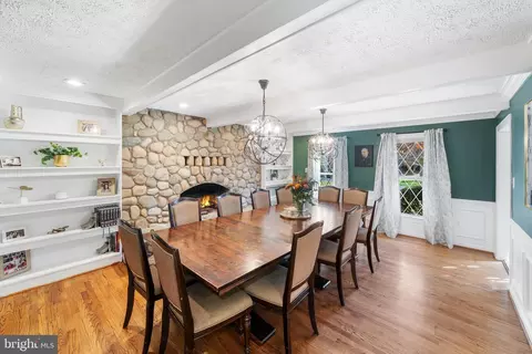 Dining - 15304 Watergate Rd, Silver Spring, MD 20905 photo 2 of 2