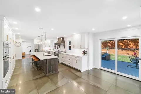 Entry Way - 15304 Watergate Rd, Silver Spring, MD 20905 photo 4 of 7
