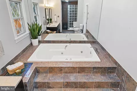 Bath - 15304 Watergate Rd, Silver Spring, MD 20905 photo 4 of 9