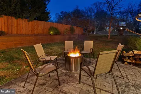 Exterior - 15304 Watergate Rd, Silver Spring, MD 20905 photo 8 of 18