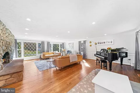 Living - 15304 Watergate Rd, Silver Spring, MD 20905 photo 1 of 1