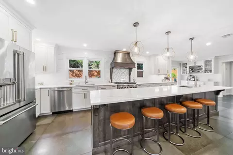 Kitchen - 15304 Watergate Rd, Silver Spring, MD 20905 photo 2 of 6