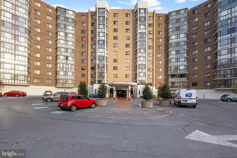 15100 Interlachen Dr #4 -816, Silver Spring, MD 20906