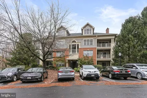 105 Timberbrook Ln #202, Gaithersburg, MD 20878