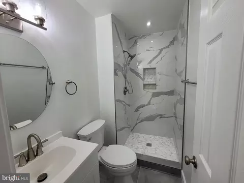 Bath - 17427 Hoskinson Rd, Poolesville, MD 20837 photo 1 of 2