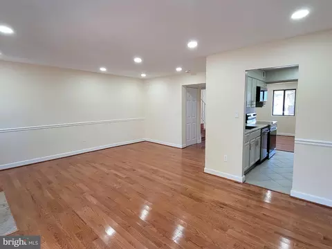 Living - 17427 Hoskinson Rd, Poolesville, MD 20837 photo 1 of 4