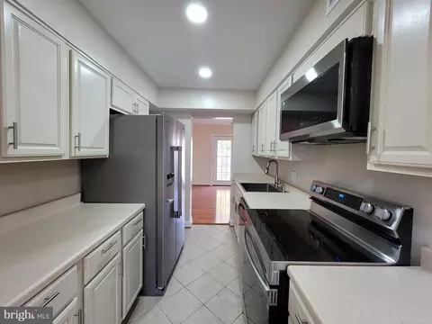 Entry Way - 17427 Hoskinson Rd, Poolesville, MD 20837 photo 7 of 7