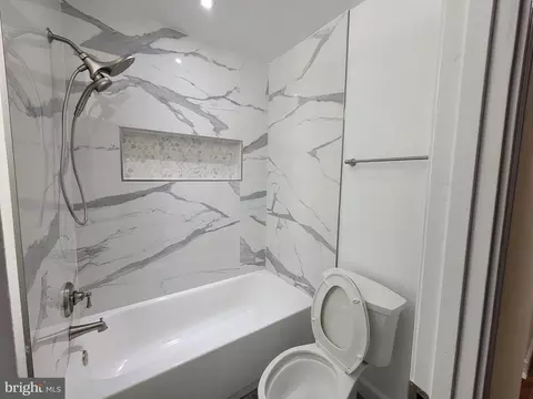 Bath - 17427 Hoskinson Rd, Poolesville, MD 20837 photo 2 of 2