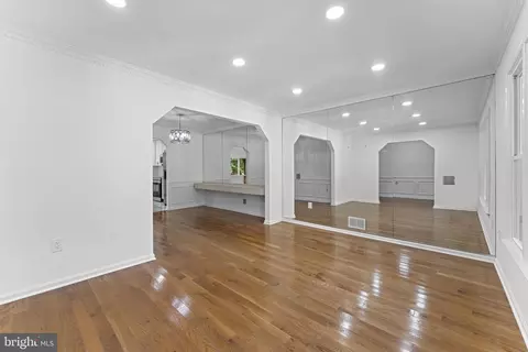 Living - 1569 Ivystone Ct, Silver Spring, MD 20904 photo 2 of 6