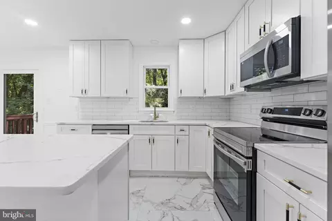 Kitchen - 1569 Ivystone Ct, Silver Spring, MD 20904 photo 2 of 3