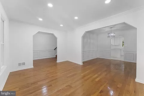 Living - 1569 Ivystone Ct, Silver Spring, MD 20904 photo 3 of 6