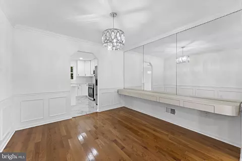 Entry Way - 1569 Ivystone Ct, Silver Spring, MD 20904 photo 3 of 7