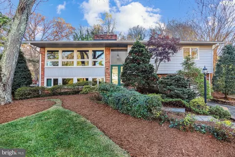 813 Downs Dr, Silver Spring, MD 20904