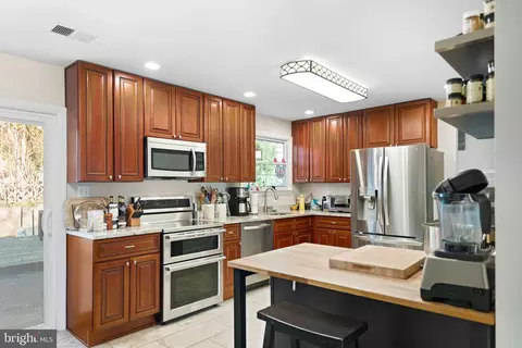 708 Piping Rock Dr, Silver Spring, MD 20905 photo 10