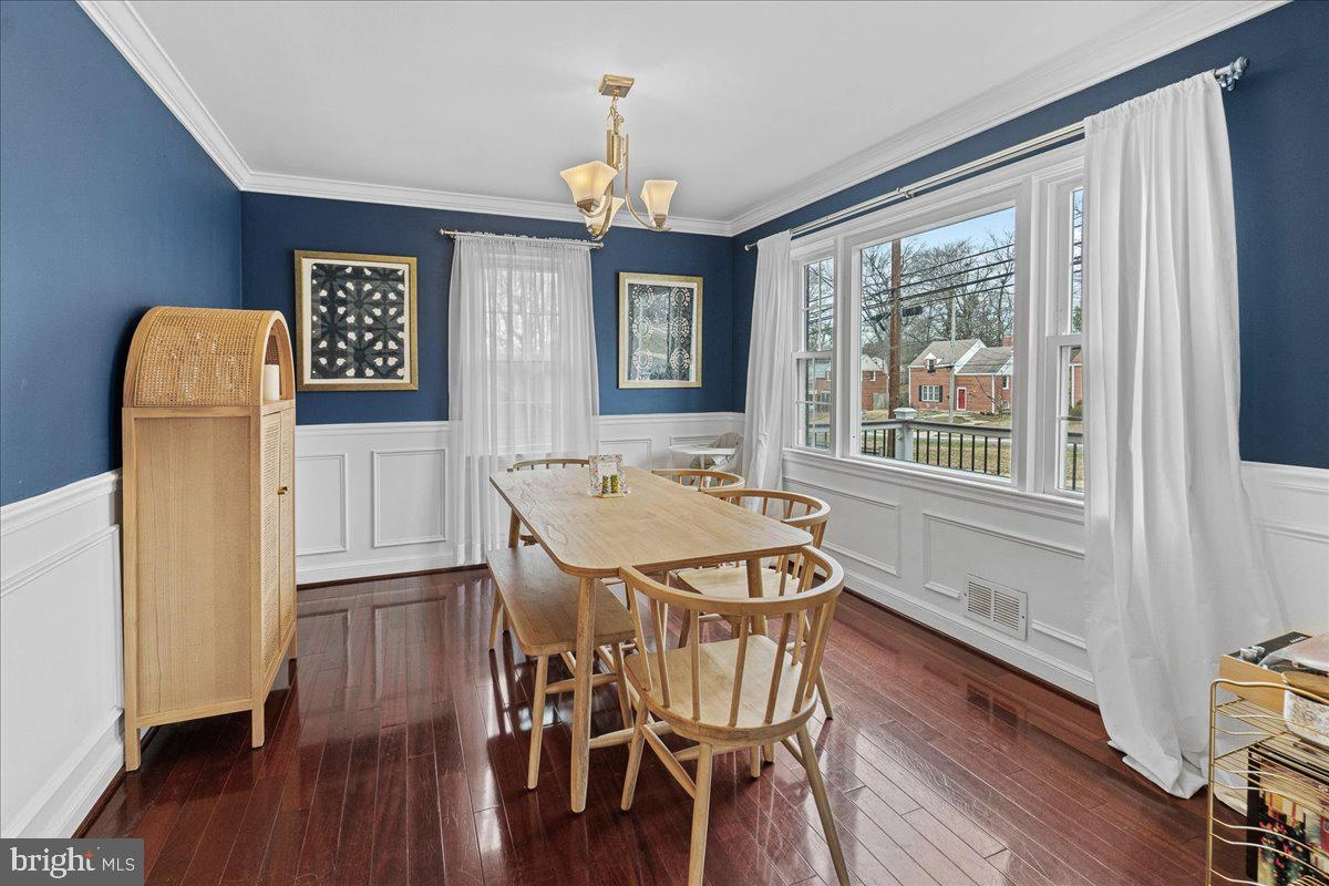 Dining - 1000 Dennis Ave, Silver Spring, MD 20901 photo 1 of 5