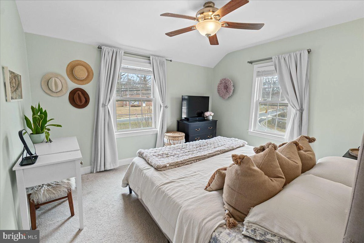 Bedroom - 1000 Dennis Ave, Silver Spring, MD 20901 photo 3 of 6