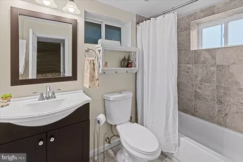 Bath - 1000 Dennis Ave, Silver Spring, MD 20901 photo 2 of 2