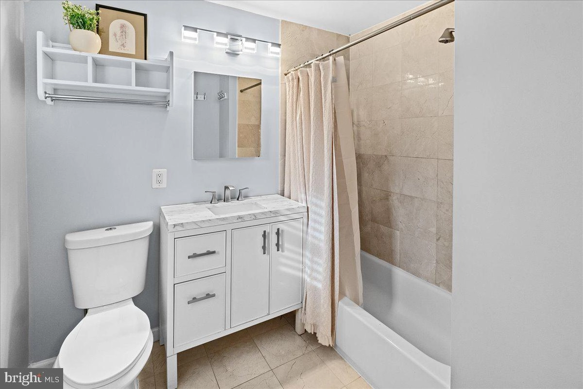 Bath - 1000 Dennis Ave, Silver Spring, MD 20901 photo 1 of 2