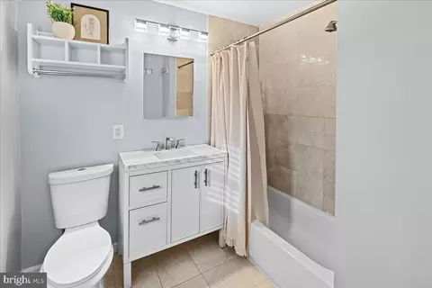 Bath - 1000 Dennis Ave, Silver Spring, MD 20901 photo 1 of 2